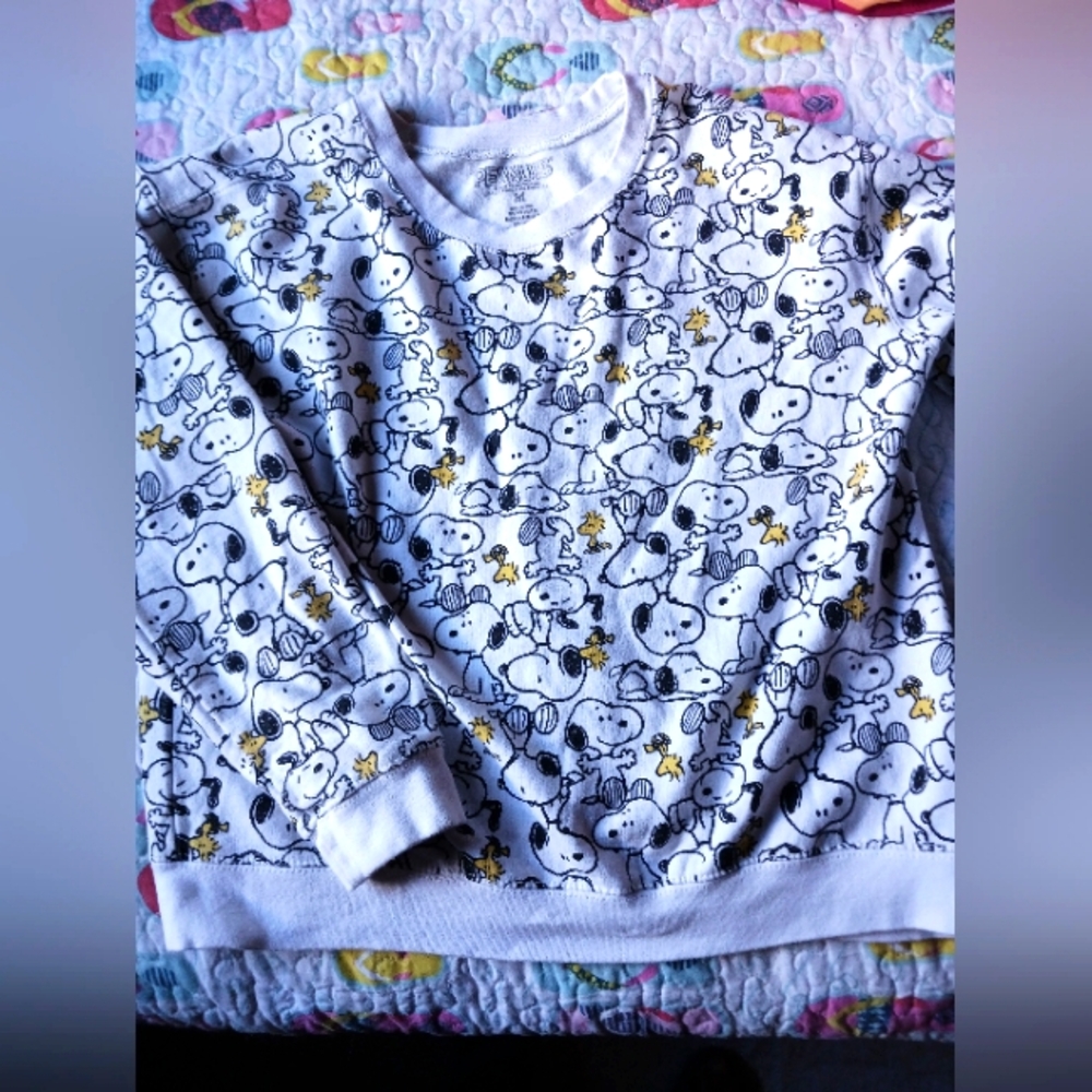 Peanuts Snoopy Women's Sweatshirt Size Medium